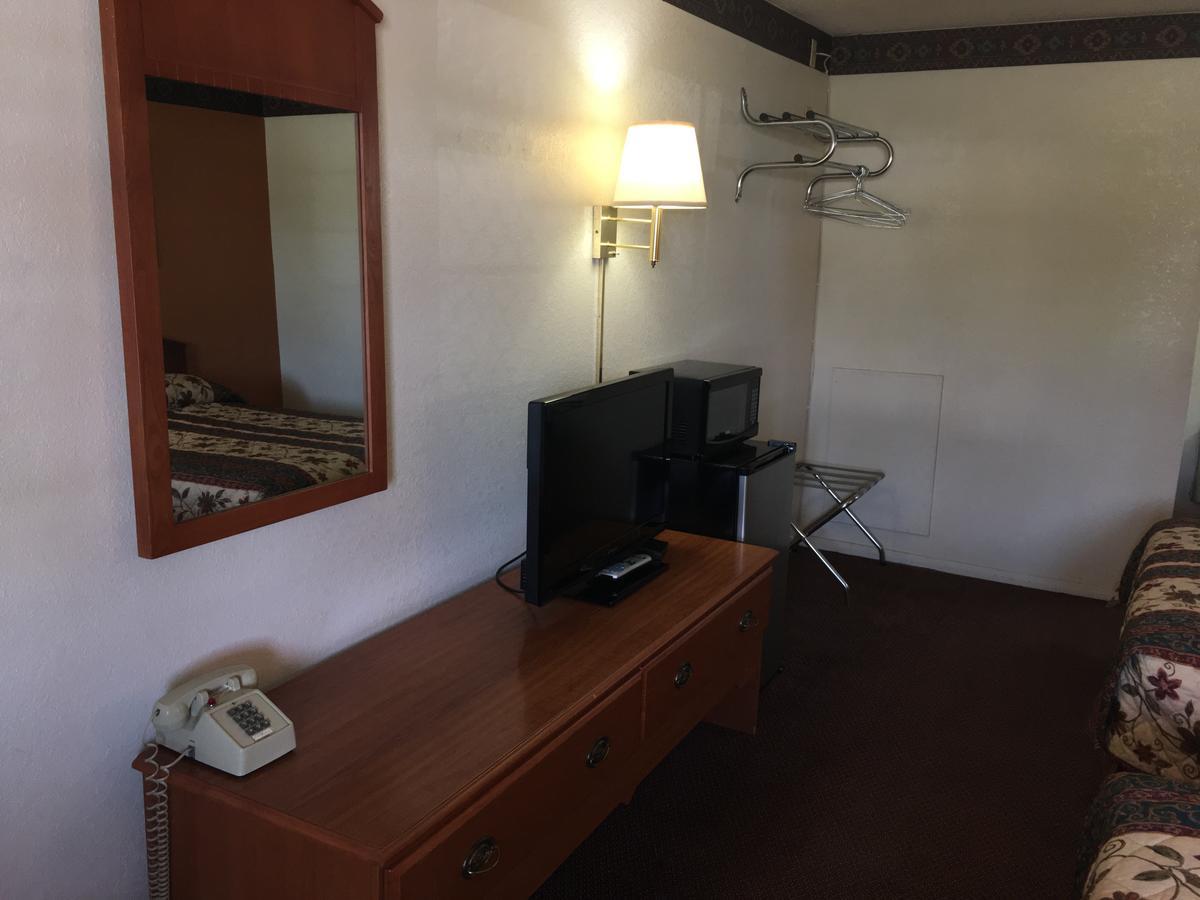 Finn'S Motel Saint James 外观 照片