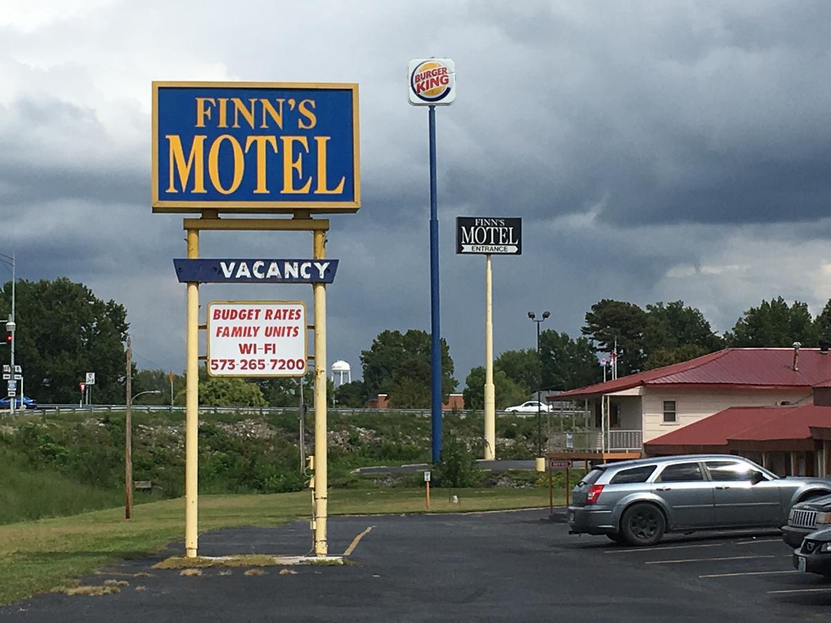 Finn'S Motel Saint James 外观 照片