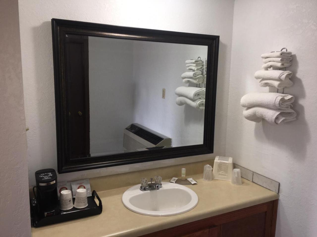 Finn'S Motel Saint James 外观 照片