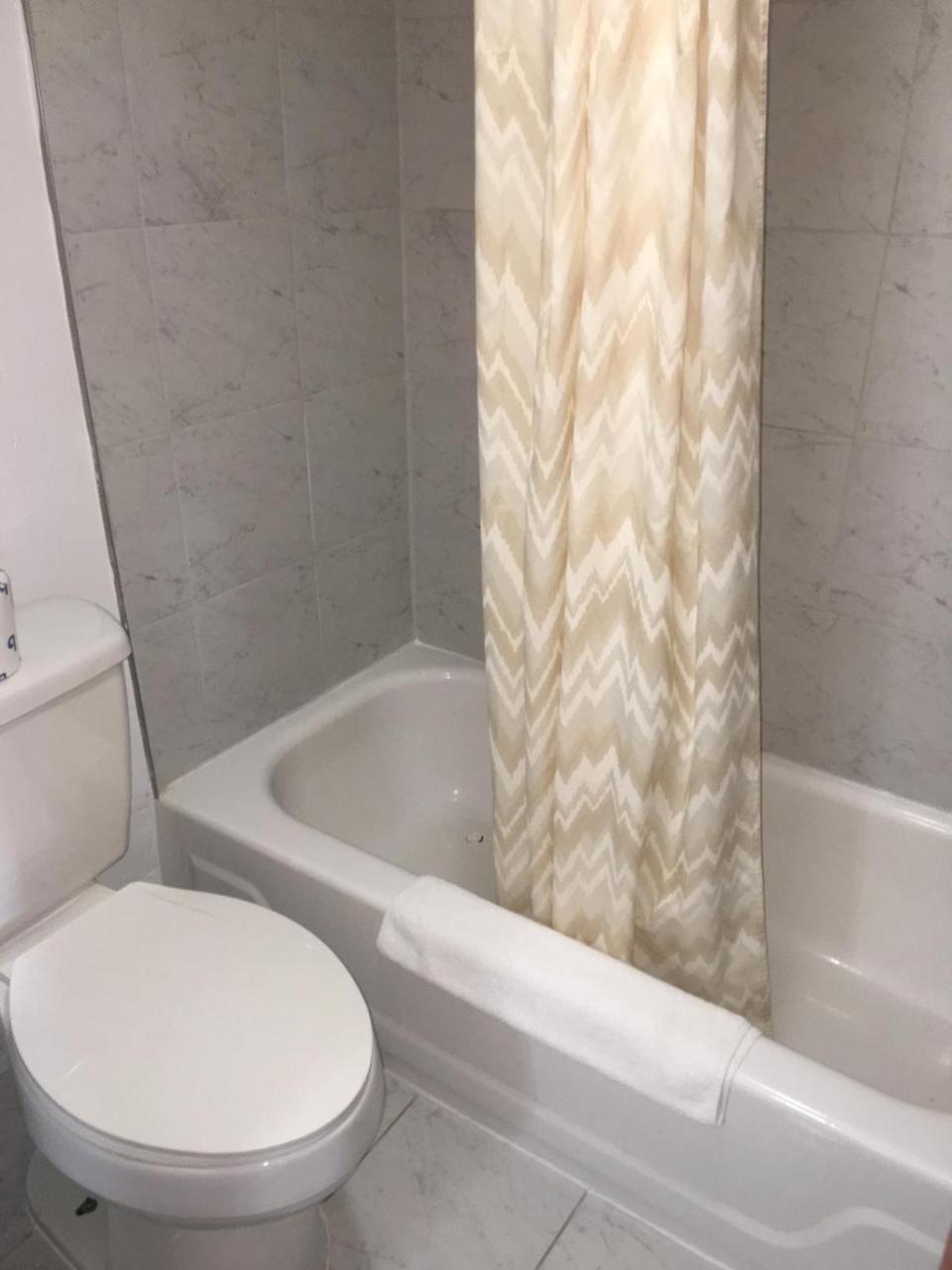 Finn'S Motel Saint James 外观 照片